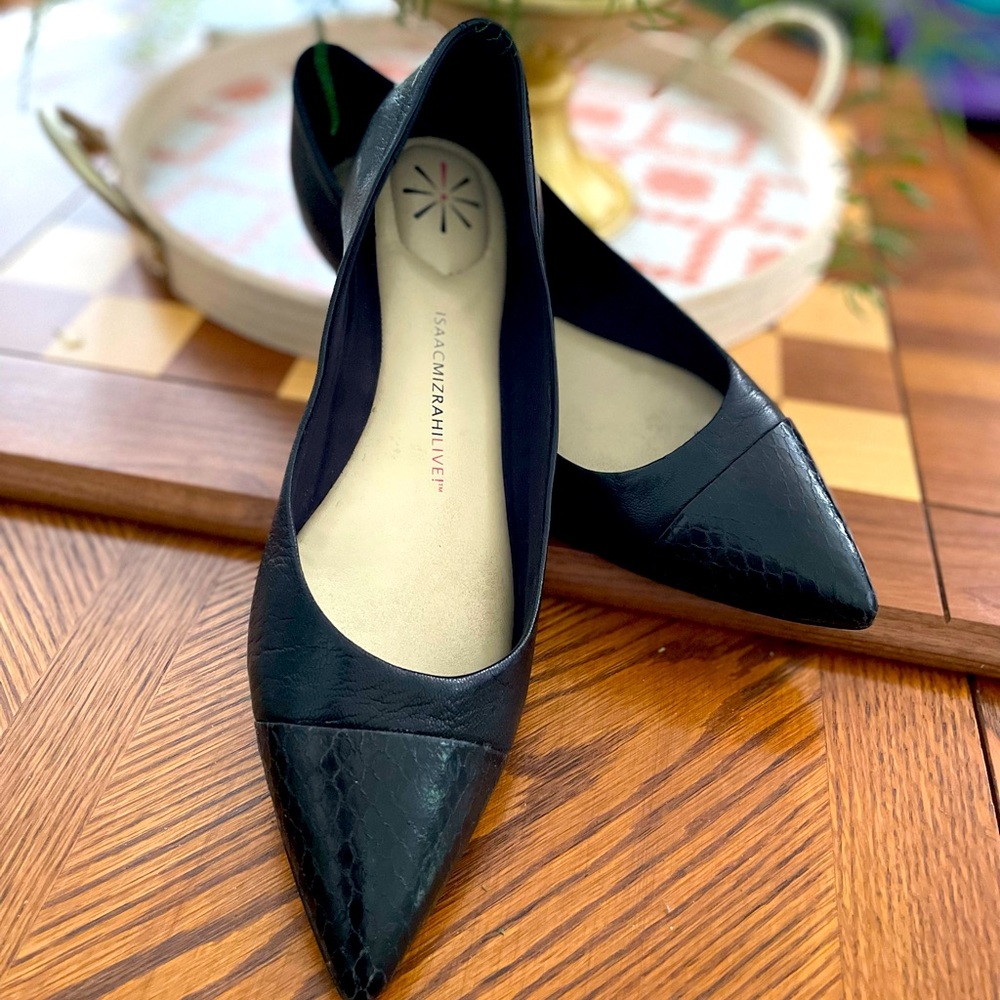 Isaac Mizrahi live! Cap toe pointed flat 9.5 from QVC